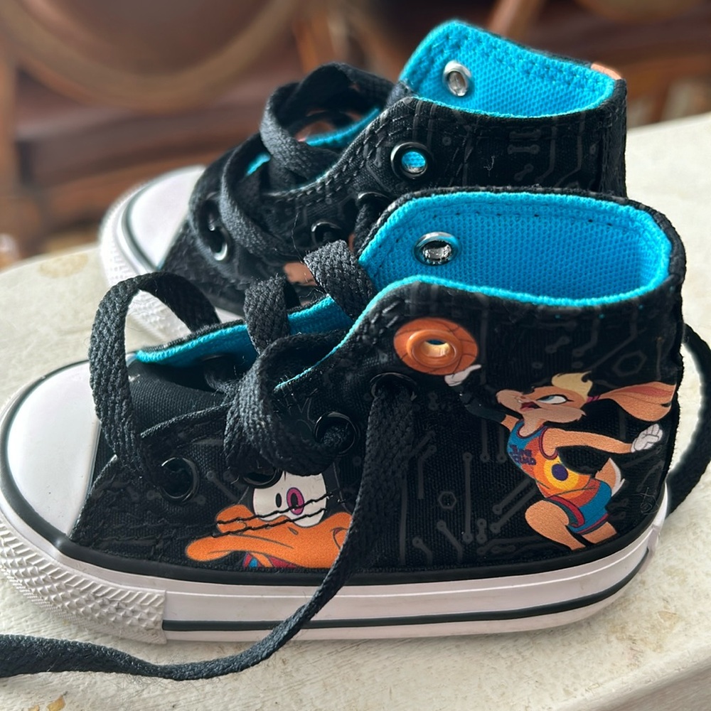 Toddler converse looney toons